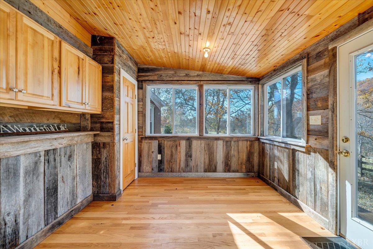 Big Island, Virginia 24526, United States, 2 Bedrooms Bedrooms, ,1 BathroomBathrooms,Residential,Pending,241384