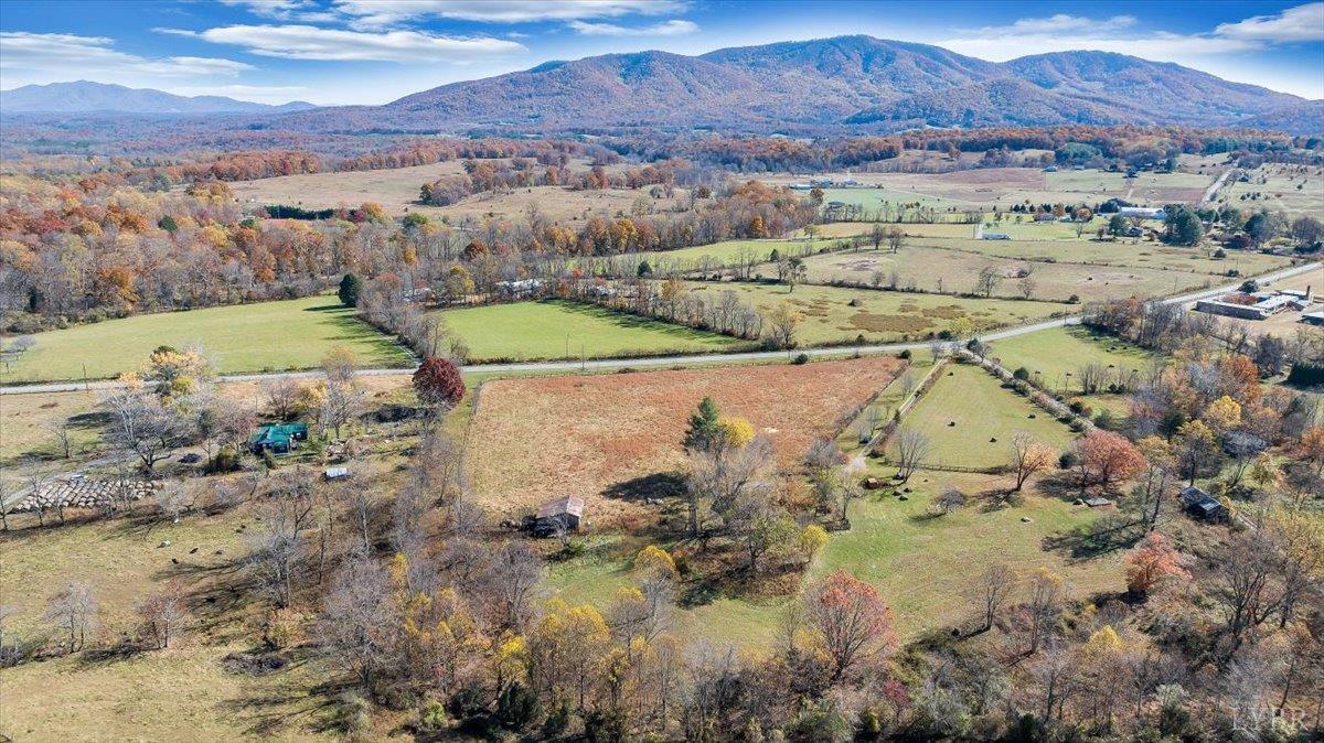 Big Island, Virginia 24526, United States, 2 Bedrooms Bedrooms, ,1 BathroomBathrooms,Residential,Pending,241384