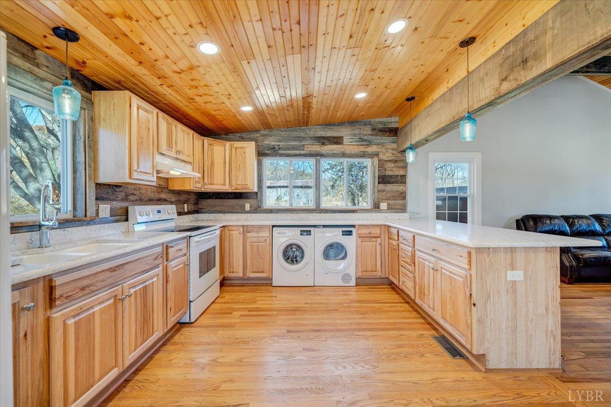 Big Island, Virginia 24526, United States, 2 Bedrooms Bedrooms, ,1 BathroomBathrooms,Residential,Pending,241384