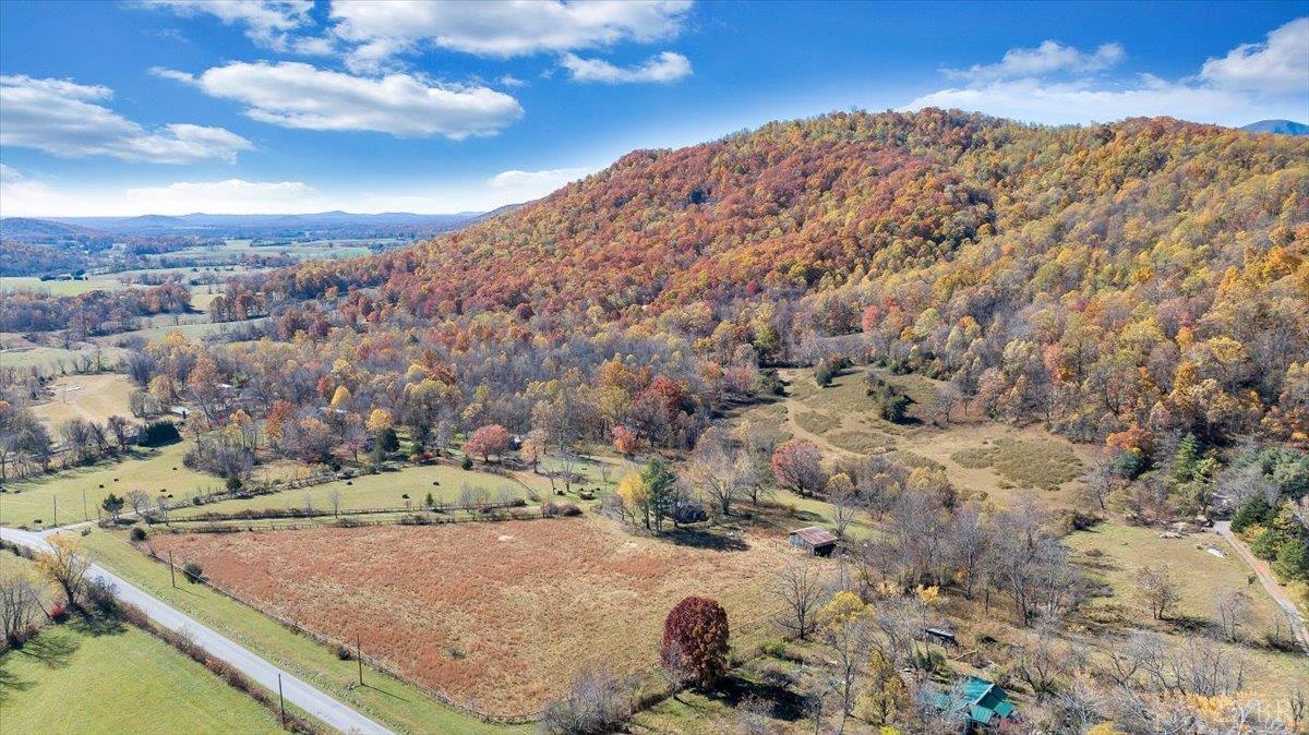 Big Island, Virginia 24526, United States, 2 Bedrooms Bedrooms, ,1 BathroomBathrooms,Residential,Pending,241384