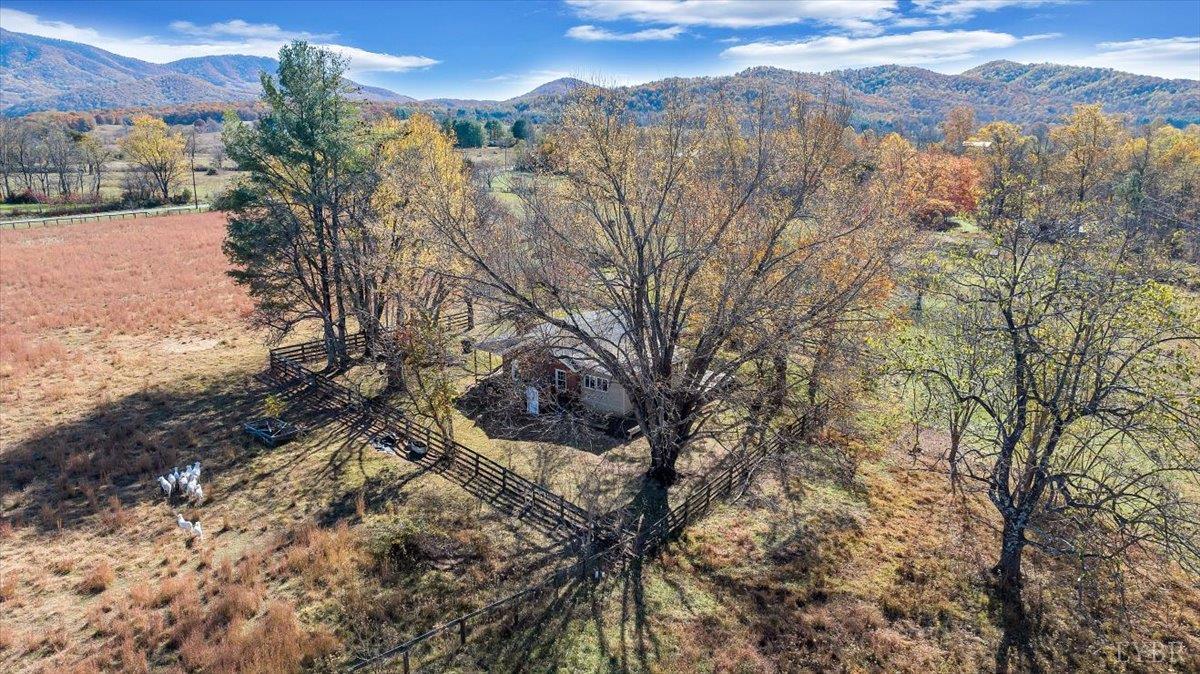 Big Island, Virginia 24526, United States, 2 Bedrooms Bedrooms, ,1 BathroomBathrooms,Residential,Pending,241384