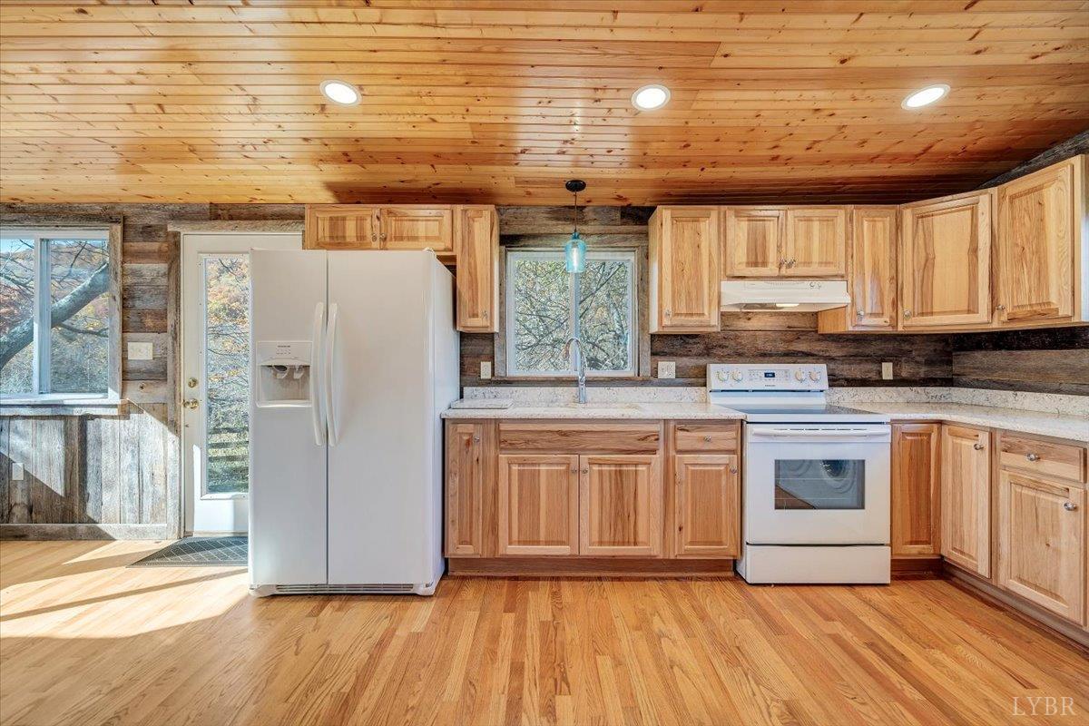 Big Island, Virginia 24526, United States, 2 Bedrooms Bedrooms, ,1 BathroomBathrooms,Residential,Pending,241384