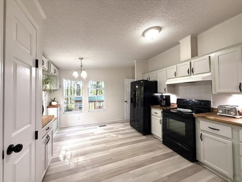 Tiny photo for 12668 Patrick Henry Hwy Hwy, Brookneal, VA 24528 (MLS # 364832)