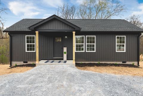 Photo of 615 Stoney Run Rd, Buena Vista, VA 24416 (MLS # 362411) Photo of 615 Stoney Run Rd, Buena Vista, VA 24416 (MLS # 362411)