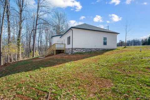 Tiny photo for 682 Cornfield Lane, Appomattox, VA 24522 (MLS # 363822)