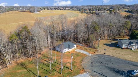 Tiny photo for 682 Cornfield Lane, Appomattox, VA 24522 (MLS # 363822)