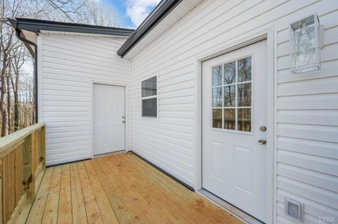 Tiny photo for 682 Cornfield Lane, Appomattox, VA 24522 (MLS # 363822)