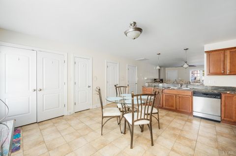 Tiny photo for 122 Colonnade Street, Lynchburg, VA 24502 (MLS # 363048)