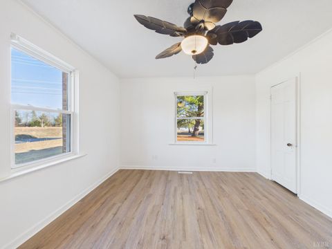 Tiny photo for 469 Confederate Boulevard, Appomattox, VA 24522 (MLS # 364146)