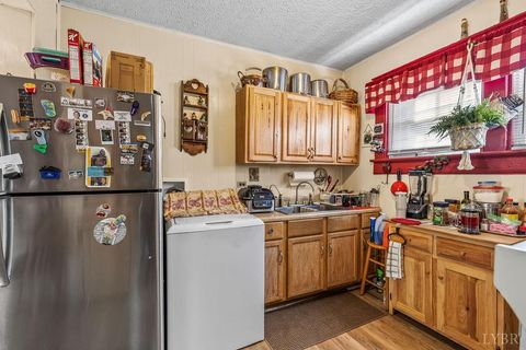 Tiny photo for 1300 16th Street, Lynchburg, VA 24504 (MLS # 364001)
