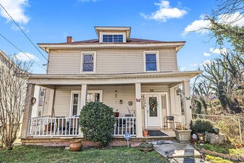 Tiny photo for 1300 16th Street, Lynchburg, VA 24504 (MLS # 364001)