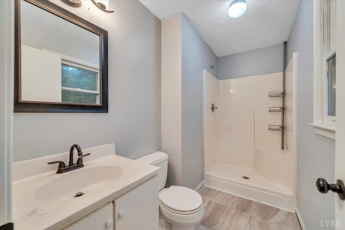 Lynchburg, Virginia 24503, United States, 3 Bedrooms Bedrooms, ,2 BathroomsBathrooms,Residential,Active,176433