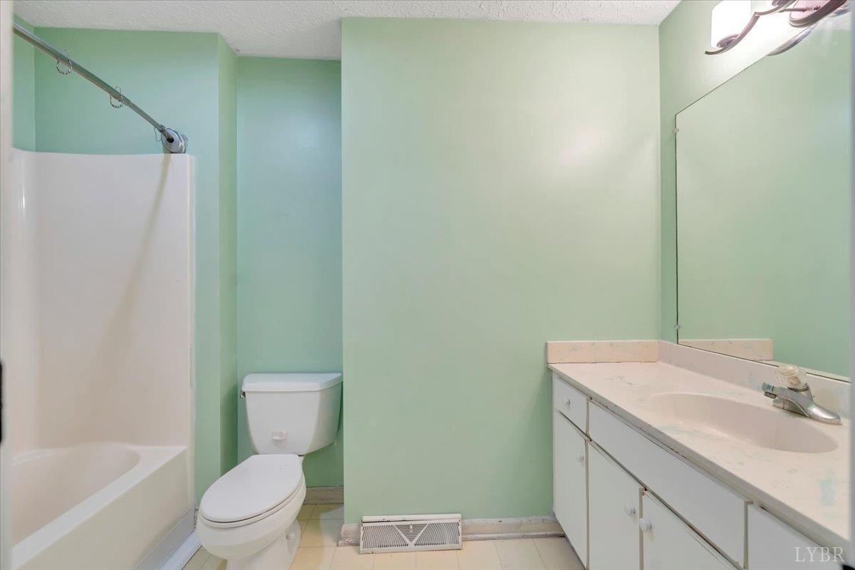 Lynchburg, Virginia 24503, United States, 3 Bedrooms Bedrooms, ,2 BathroomsBathrooms,Residential,Active,176433