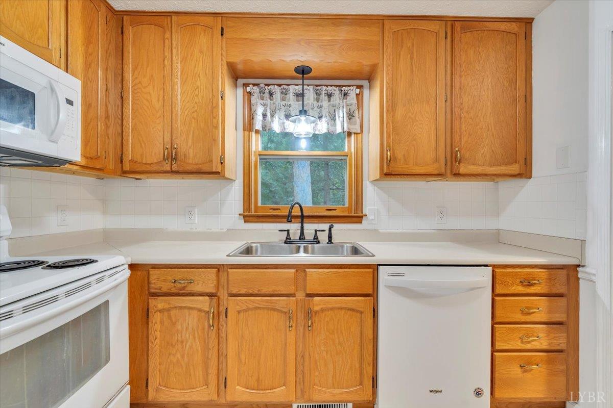 Lynchburg, Virginia 24503, United States, 3 Bedrooms Bedrooms, ,2 BathroomsBathrooms,Residential,Active,176433