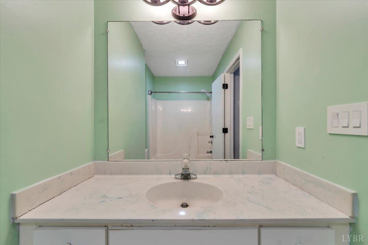 Lynchburg, Virginia 24503, United States, 3 Bedrooms Bedrooms, ,2 BathroomsBathrooms,Residential,Active,176433