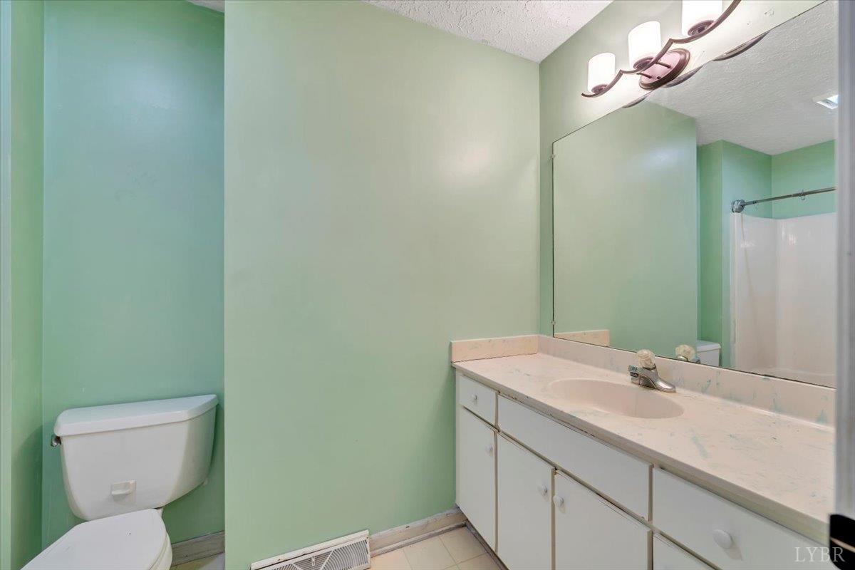 Lynchburg, Virginia 24503, United States, 3 Bedrooms Bedrooms, ,2 BathroomsBathrooms,Residential,Active,176433