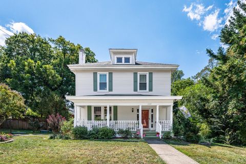 Photo of 1137 Rhode Island Avenue, Lynchburg, VA 24502 (MLS # 361913) Photo of 1137 Rhode Island Avenue, Lynchburg, VA 24502 (MLS # 361913)
