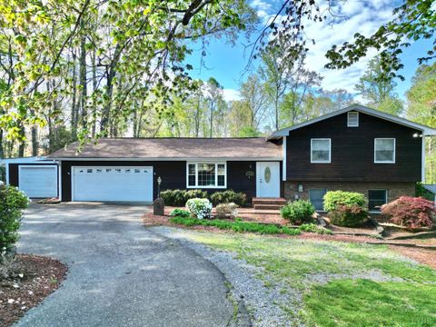 Photo of 1261 Bearcreek Loop Loop, Bedford, VA 24523 (MLS # 363491)