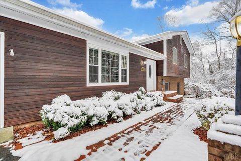 Tiny photo for 1261 Bear Creek Loop Loop, Bedford, VA 24523 (MLS # 363491)