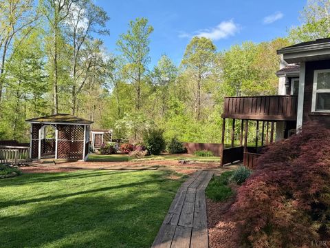 Tiny photo for 1261 Bearcreek Loop Loop, Bedford, VA 24523 (MLS # 363491)