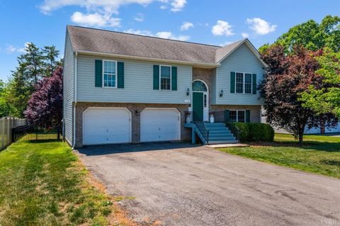 Tiny photo for 1169 Woods End Lane, Forest, VA 24551 (MLS # 366754)