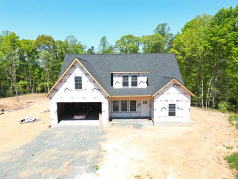 Photo of 16 Somerset Drive, Appomattox, VA 24522 (MLS # 364576)
