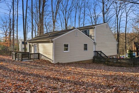 Tiny photo for 103 colonial Court, Lynchburg, VA 24551 (MLS # 363274)