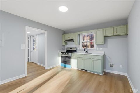 Tiny photo for 103 colonial Court, Lynchburg, VA 24551 (MLS # 363274)