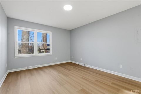 Tiny photo for 103 colonial Court, Lynchburg, VA 24551 (MLS # 363274)