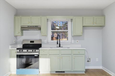 Tiny photo for 103 colonial Court, Lynchburg, VA 24551 (MLS # 363274)