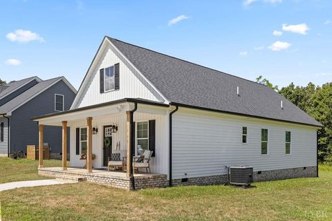 Tiny photo for 403 North Ave, Appomattox, VA 24522 (MLS # 364395)