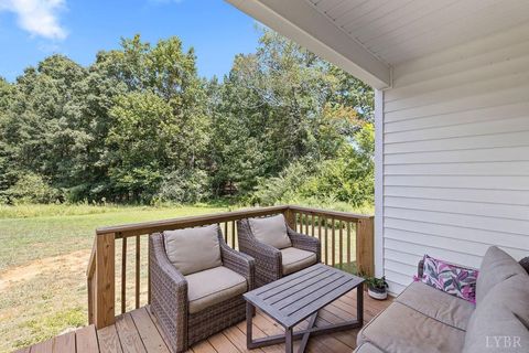 Tiny photo for 403 North Ave, Appomattox, VA 24522 (MLS # 364395)