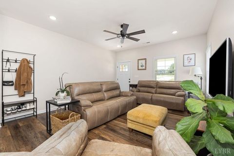 Tiny photo for 403 North Ave, Appomattox, VA 24522 (MLS # 364395)