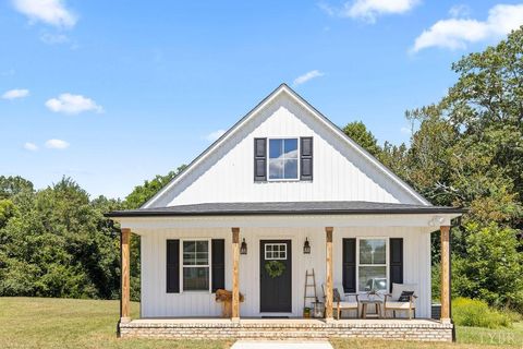 Photo of 403 North Ave, Appomattox, VA 24522 (MLS # 364395)