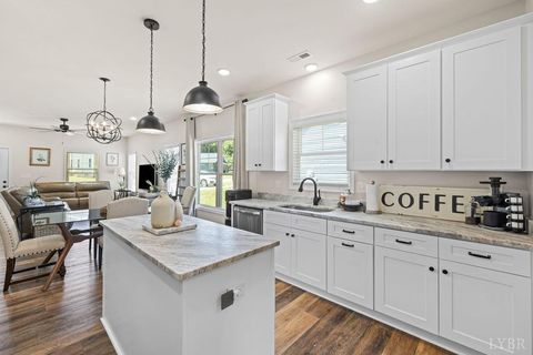 Tiny photo for 403 North Ave, Appomattox, VA 24522 (MLS # 364395)