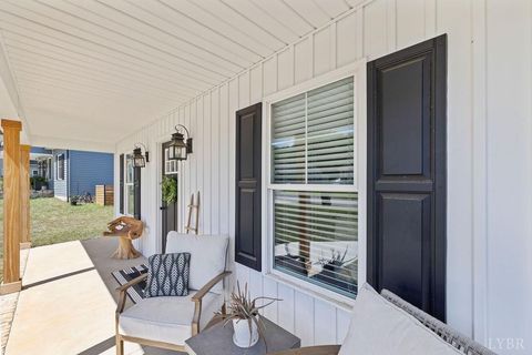 Tiny photo for 403 North Ave, Appomattox, VA 24522 (MLS # 364395)