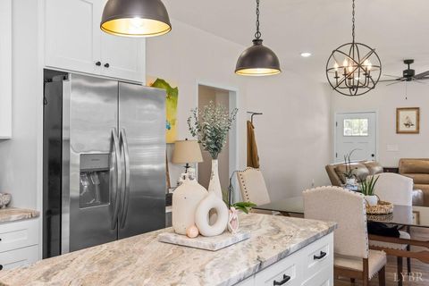 Tiny photo for 403 North Ave, Appomattox, VA 24522 (MLS # 364395)