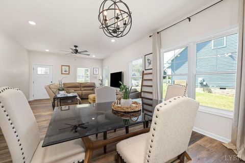 Tiny photo for 403 North Ave, Appomattox, VA 24522 (MLS # 364395)