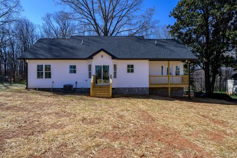 Tiny photo for 1906 Lakeside Drive, Lynchburg, VA 24501 (MLS # 363895)