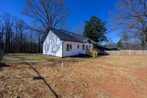 Tiny photo for 1906 Lakeside Drive, Lynchburg, VA 24501 (MLS # 363895)