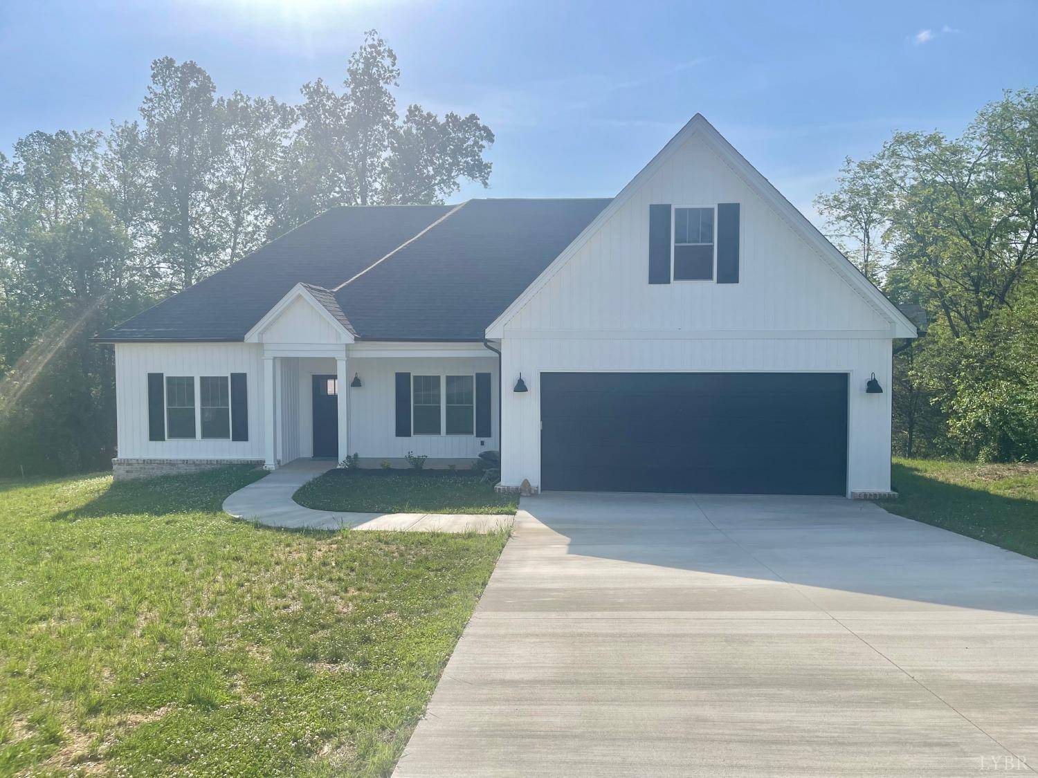 1051 Wills Way, Forest, Virginia image 2