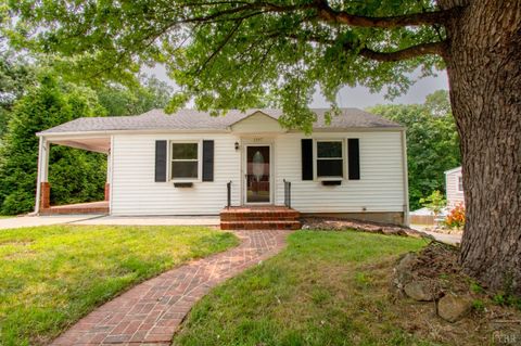 Photo of 1107 Poplar Street, Bedford, VA 24523 (MLS # 368080)