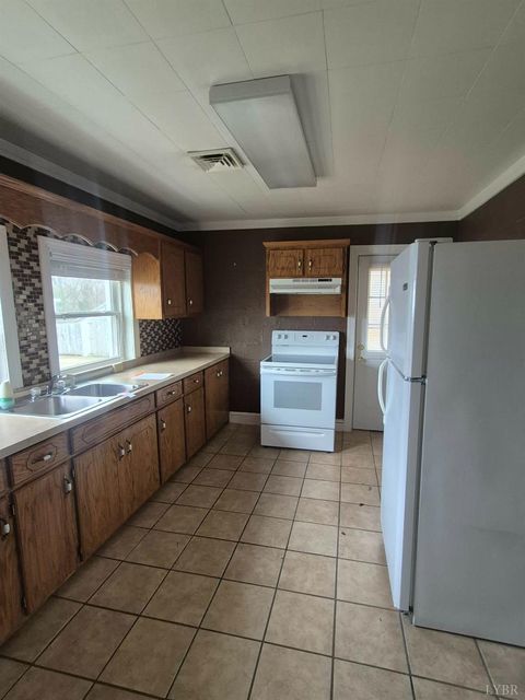 Tiny photo for 1005 11th Street, Altavista, VA 24517 (MLS # 364618)