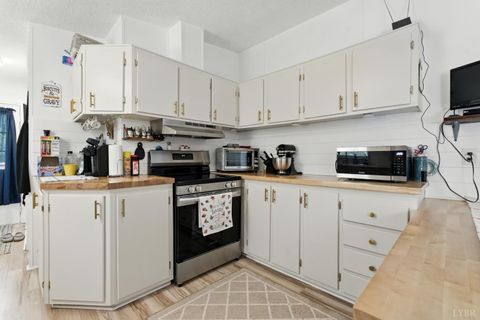 Tiny photo for 221 Cedar Court, Gretna, VA 24557 (MLS # 361609)