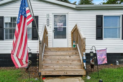 Tiny photo for 221 Cedar Court, Gretna, VA 24557 (MLS # 361609)