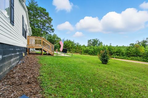 Tiny photo for 221 Cedar Court, Gretna, VA 24557 (MLS # 361609)