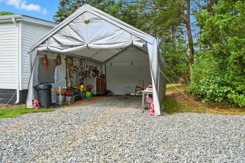 Tiny photo for 221 Cedar Court, Gretna, VA 24557 (MLS # 361609)