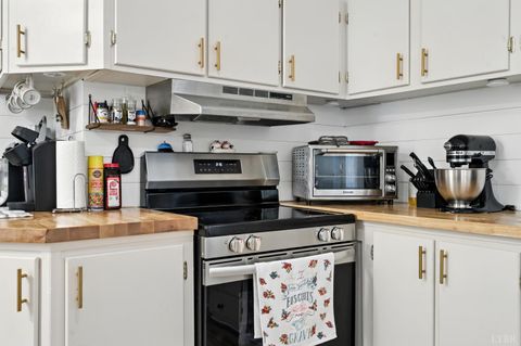 Tiny photo for 221 Cedar Court, Gretna, VA 24557 (MLS # 361609)