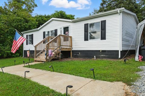 Tiny photo for 221 Cedar Court, Gretna, VA 24557 (MLS # 361609)