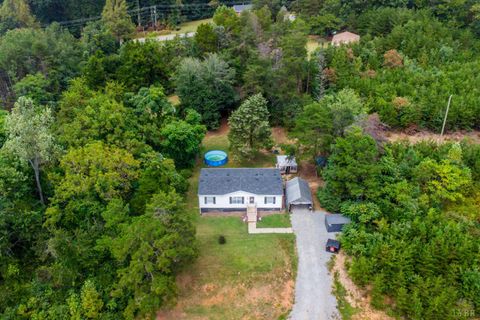 Tiny photo for 221 Cedar Court, Gretna, VA 24557 (MLS # 361609)